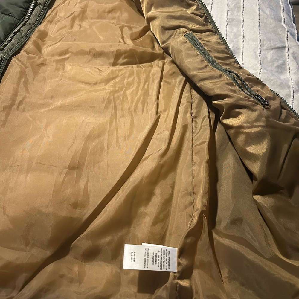 Redhead Brand Co Men's Green Puffer Vest - Picture 5 of 8